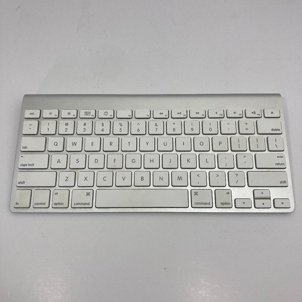Genuine Apple A1314 Bluetooth Aluminum Keyboard Silver Compact - TESTED‎